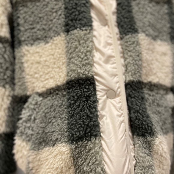 NWT thread & supply plaid fleece L - Picture 3 of 7